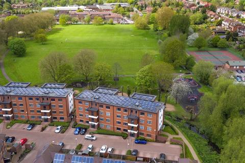 Bartlett Crescent, Buckinghamshire HP12 2 bed apartment for sale