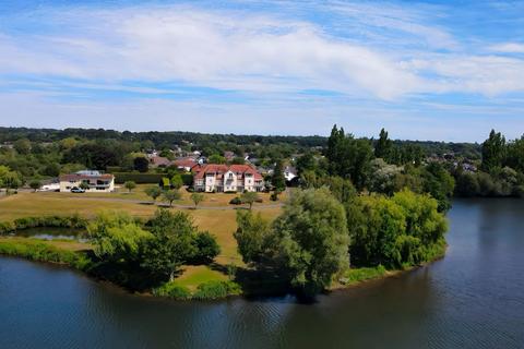Kingfisher House, Waterside Close, BH24 2 bed flat for sale