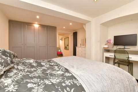 Croft Road, Sutton, Surrey 2 bed ground floor maisonette for sale