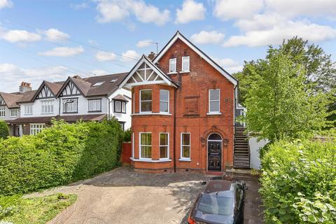 Croft Road, Sutton, Surrey 2 bed ground floor maisonette for sale