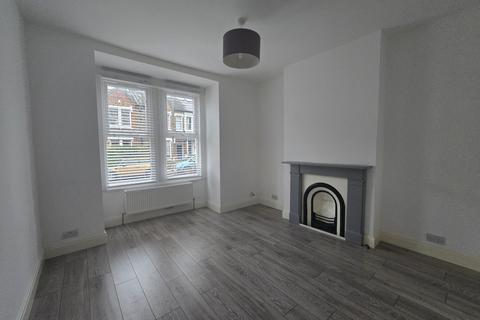 Dingwall Road, London SW18 2 bed flat for sale