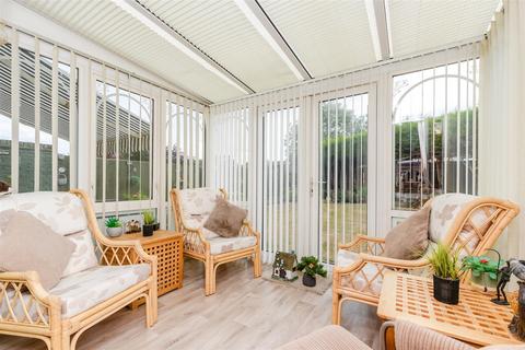 Codrington Gardens, Gravesend DA12 3 bed end of terrace house for sale