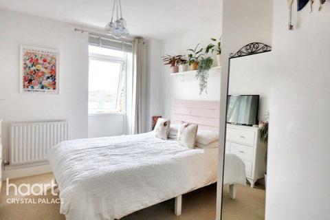 Weighton Road, London 2 bed apartment for sale