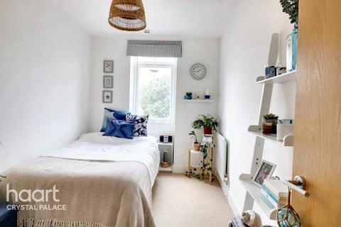 Weighton Road, London 2 bed apartment for sale