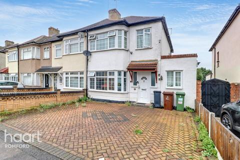 Fourth Avenue, Romford, RM7 0UD 4 bed end of terrace house for sale