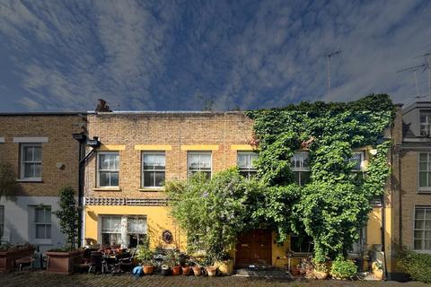 Rare Unmodernised Freehold Mews, 3... 2 bed house for sale