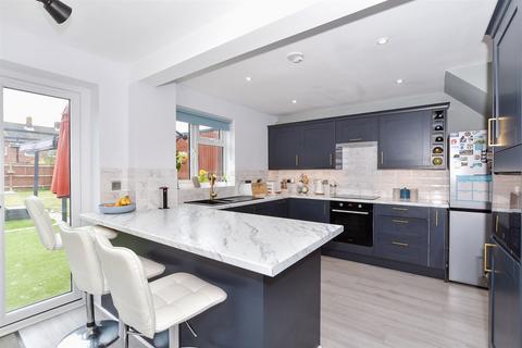Elgar Close, Tonbridge, Kent 3 bed semi