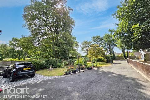 High Street, Swindon 3 bed detached bungalow for sale