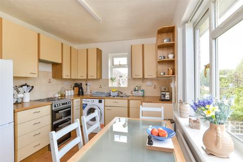Findon Road, Worthing, West Sussex 2 bed maisonette for sale