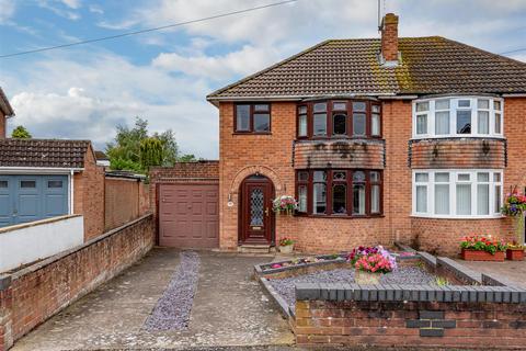 77 Wombourne Park, Wombourne 3 bed semi