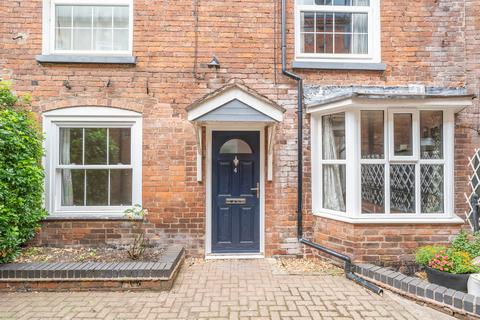Tenbury Wells, Worcestershire, WR15 8HZ 1 bed ground floor flat for sale