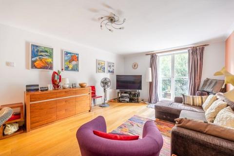 Bishops Court, Bishops Avenue... 2 bed flat for sale