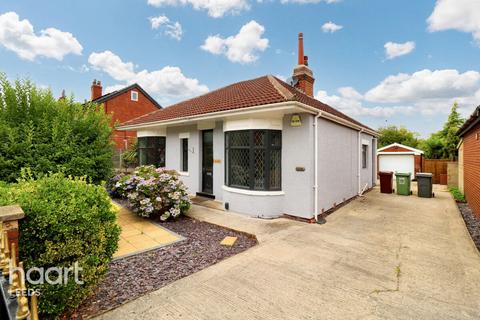 Tong Road, Leeds 3 bed bungalow for sale