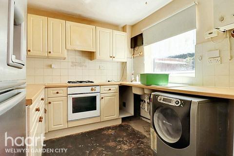 Nursery Gardens, Welwyn Garden City 3 bed terraced house for sale