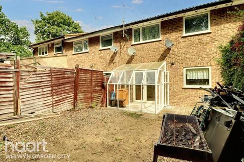 Nursery Gardens, Welwyn Garden City 3 bed terraced house for sale