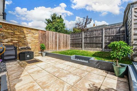 New Walk, Wrotham TN15 2 bed end of terrace house for sale
