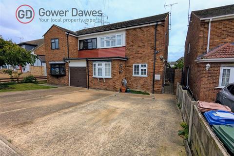 Somerset Road, Linford 3 bed semi