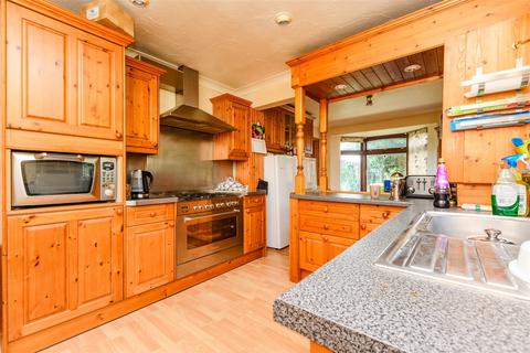Red Street, Southfleet, Gravesend, Kent 3 bed chalet for sale