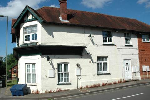 New Road, Lindford GU35 2 bed flat for sale