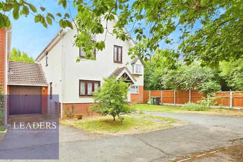 Rayner Way, Halstead, Essex 3 bed detached house for sale
