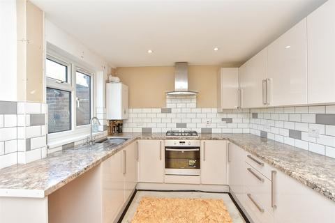 Playstool Close, Sittingbourne ME9 2 bed terraced house for sale