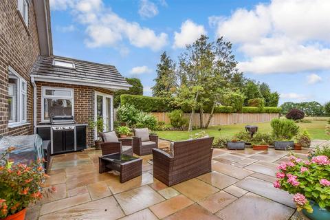 Park Farm Close, Shadoxhurst... 4 bed detached house for sale