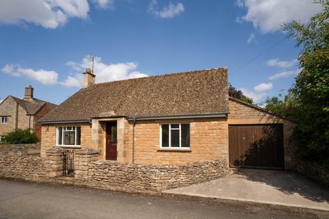 Steels Lane, Cherington... 2 bed bungalow for sale