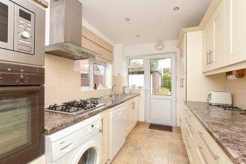Palmer Close, Horley RH6 3 bed semi