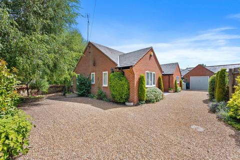 Grange Road, Kettering NN14 4 bed detached bungalow for sale