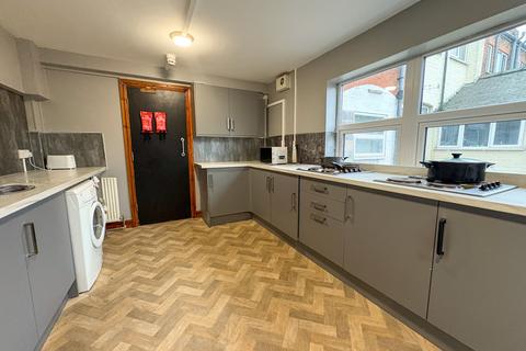 Fifth Avenue 5 bed terraced house for sale