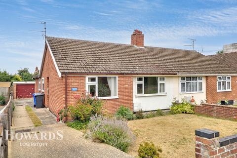Dell Road, Lowestoft 3 bed semi
