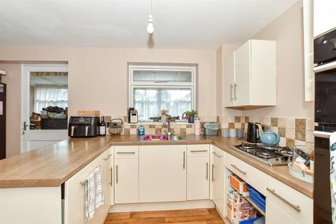 Concord Close, Paddock Wood... 3 bed semi