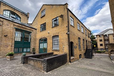 Flat 1A Riverway House, 260 Westferry... 1 bed flat for sale