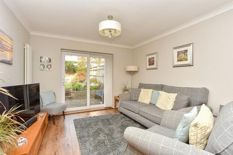 Hopgarden Road, Tonbridge TN10 2 bed semi