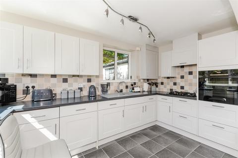 Gillingham Road, Gillingham, Kent 3 bed end of terrace house for sale