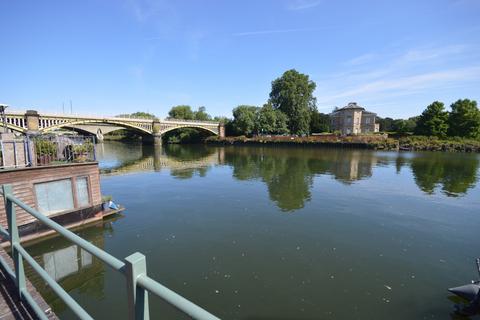 Ducks Walk, Twickenham 2 bed property for sale