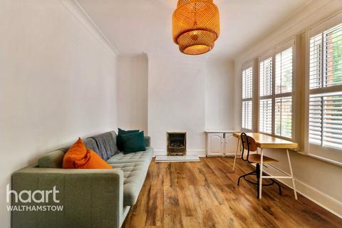 Carr Road, Walthamstow 2 bed maisonette for sale