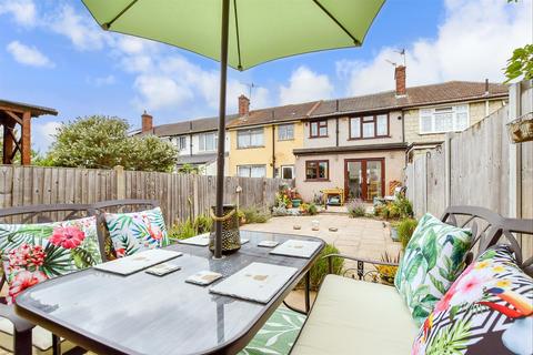 Maybank Avenue, Hornchurch, Essex 3 bed terraced house for sale