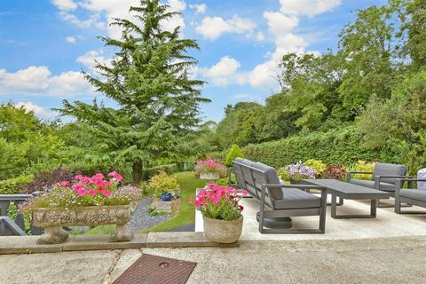 South Green, Sittingbourne ME9 4 bed detached bungalow for sale