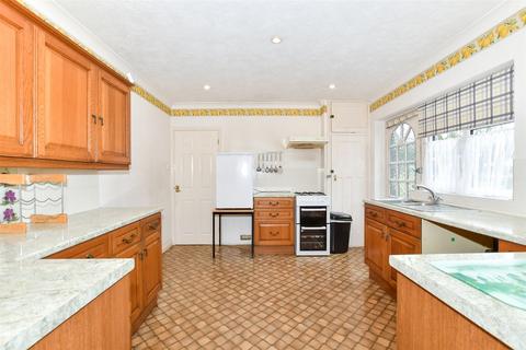 Tonbridge Road, Wateringbury, Kent 2 bed detached bungalow for sale