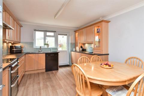 Roderick Avenue, Peacehaven, East Sussex 7 bed chalet for sale