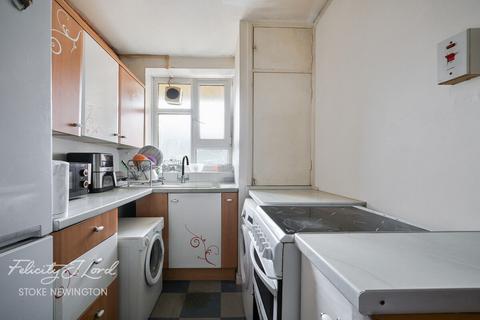 Portland Avenue, London N16 1 bed flat for sale