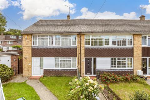 Staplehurst Close, Reigate, Surrey 2 bed end of terrace house for sale