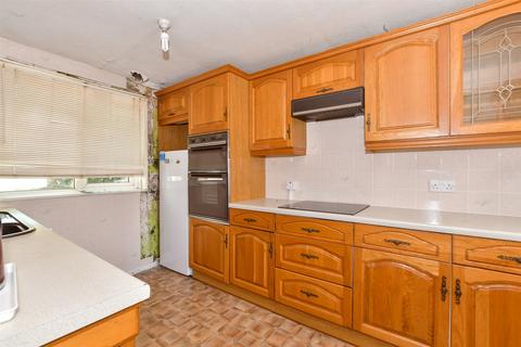 Ryde Lands, Cranleigh GU6 3 bed semi