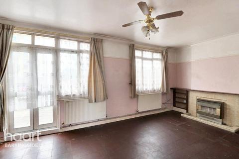 Manford Way, Chigwell 3 bed duplex for sale