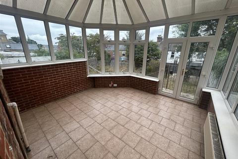 Newport Road, Cowes, Isle of Wight 2 bed terraced house for sale