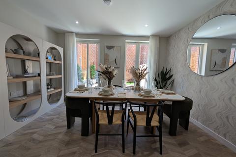 Woodhill, London SE18 3 bed terraced house for sale