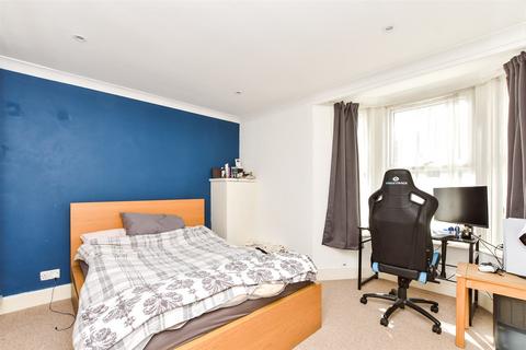 Beaconsfield Villas, Crowborough TN6 1 bed ground floor flat for sale
