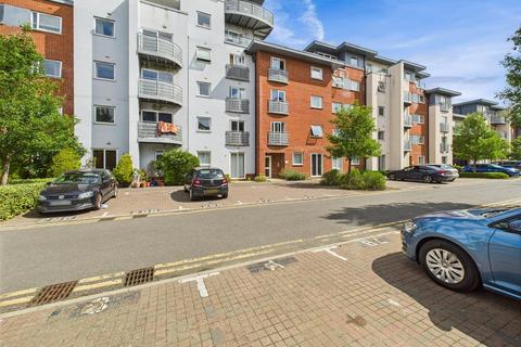 Coxhill Way, Aylesbury HP21 2 bed flat for sale