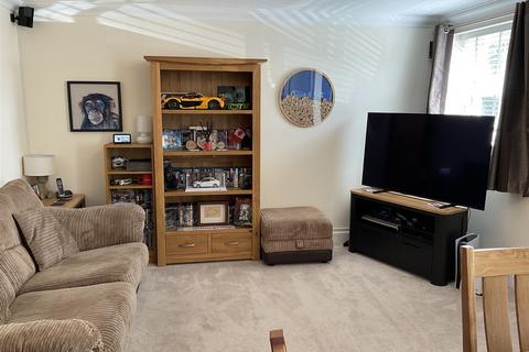 Maidstone Road, Paddock Wood, Kent 1 bed ground floor flat for sale